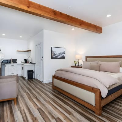 Yosemite Oasis: Kassidy King Suite w/ Luxe Bedding