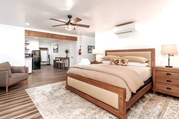 Emma's Escape: King Suite w/ Plush Comforts